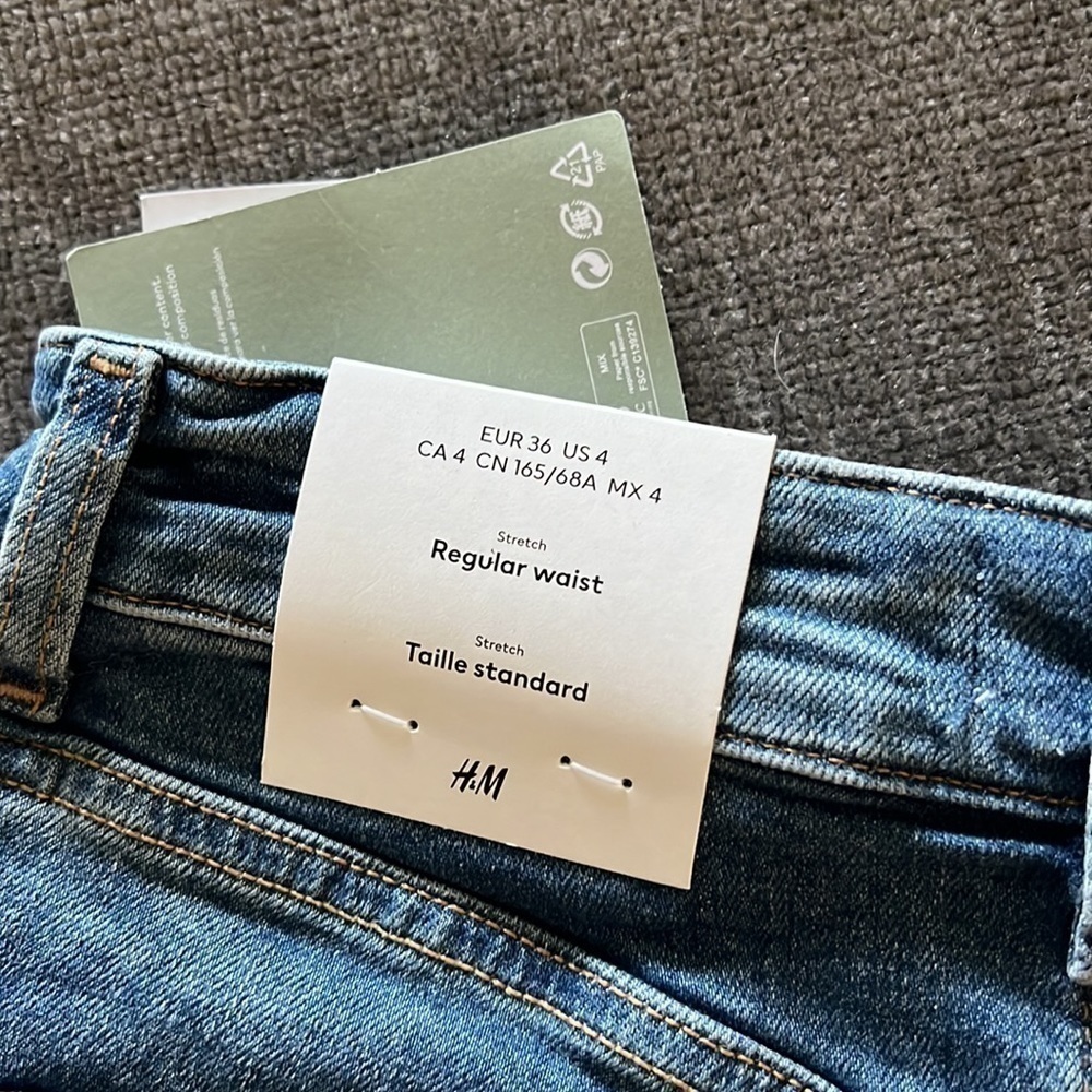 𝅺H&M Regular Waist Short - Picture 3 of 3